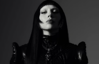 Леди Гага представила колье возрастом более 90 лет