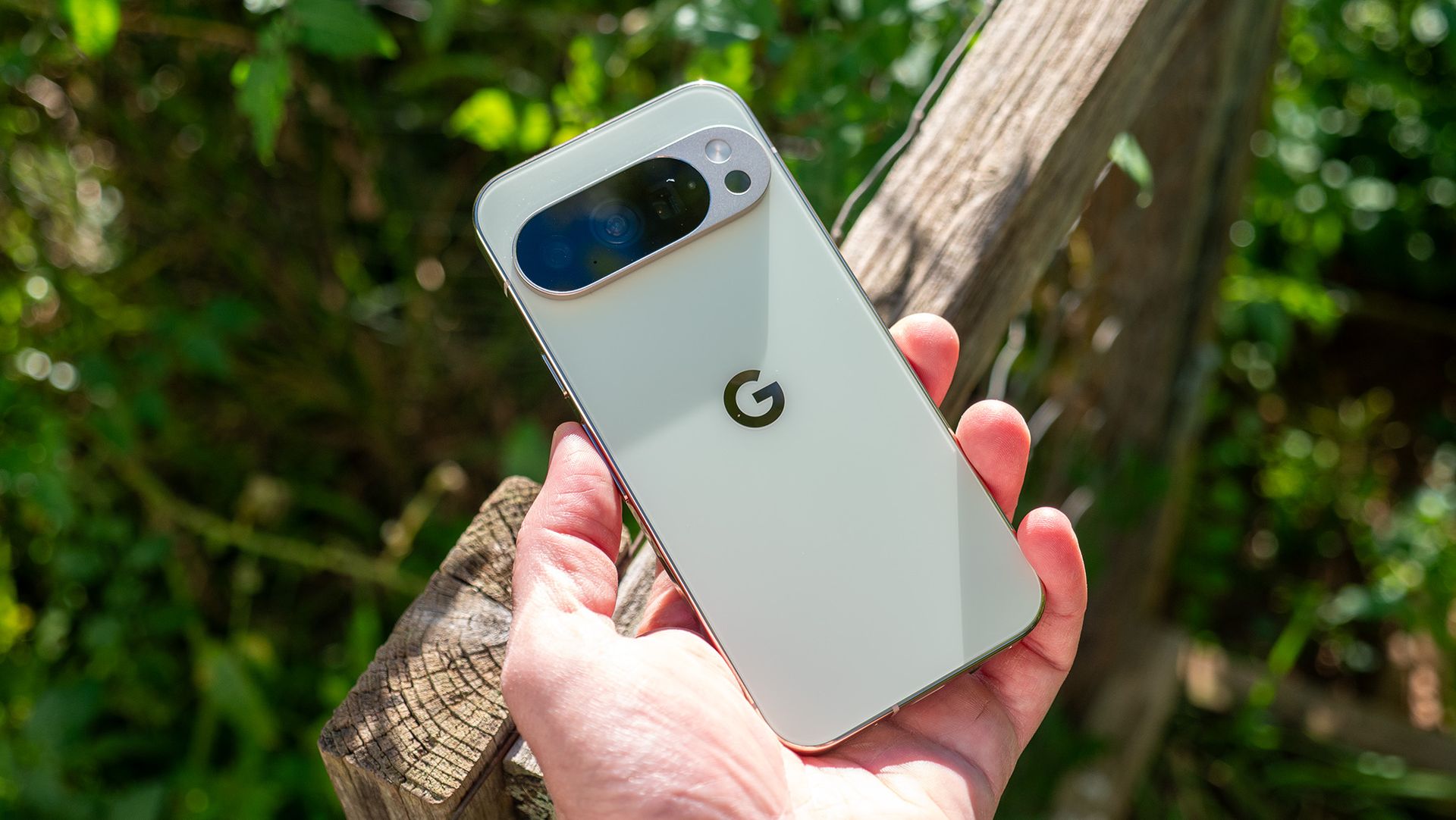 Похорошевший в прошлом году Google Pixel 10 Pro сейчас дешевле, чем Pixel 11 — стоит ли брать прошлую модель ради выгодной сделки?